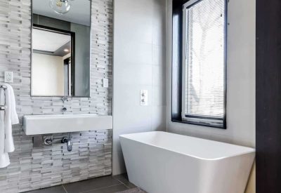 bathroom-remodel-with-tile-accent-walls.jpg